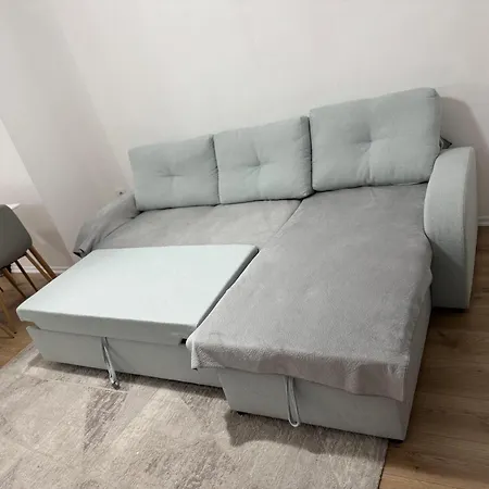 Apartment Bright & Roomy Tirana