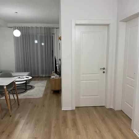Bright & Roomy Apartment *