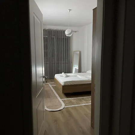 Apartment Bright & Roomy *