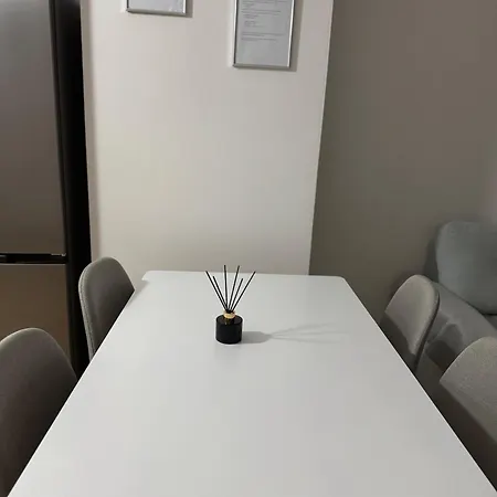 Apartment Bright & Roomy Tirana