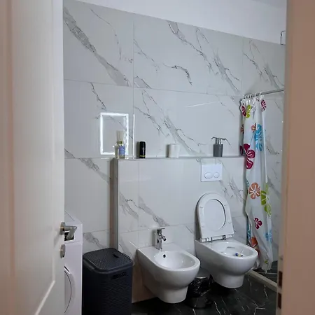 Bright & Roomy Apartment *