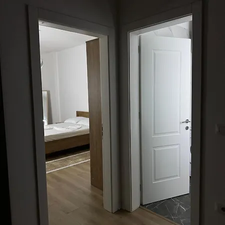 Apartment Bright & Roomy